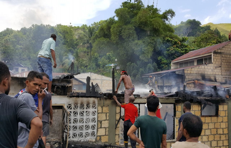 Seorang Pemuda Bakar Kos-Kosan Pacar di Perumnas Tiga